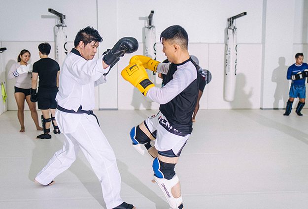 Cloud Nine MMA kickboxing class